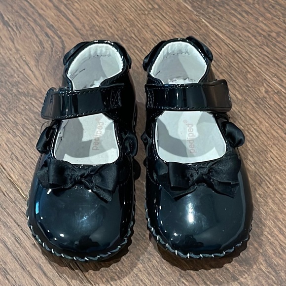 Pediped Black Patent Leather Mary Janes Size 5.5-6 - Picture 1 of 6